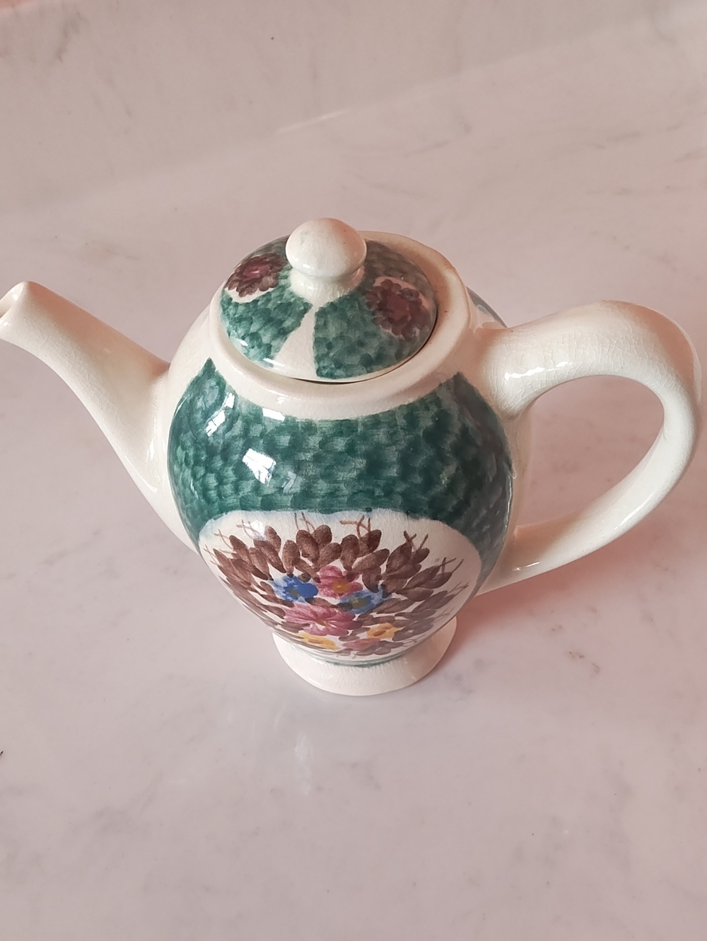 Hand-Painted Floral Ceramic Teapot in Green and Brown. Cerámica El condór